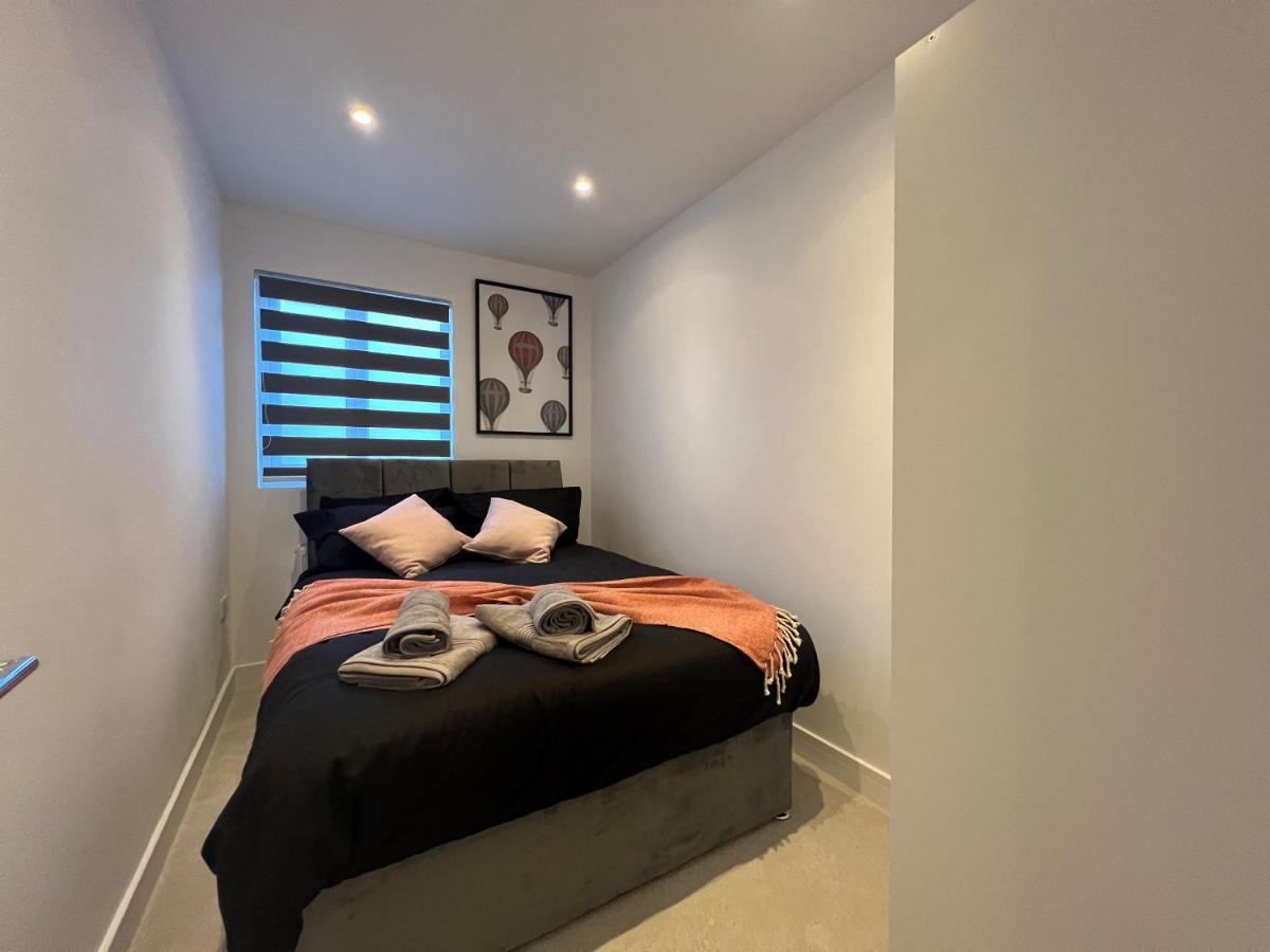 Star London Station Road 3-Bed Haven Apartment Bagian luar foto