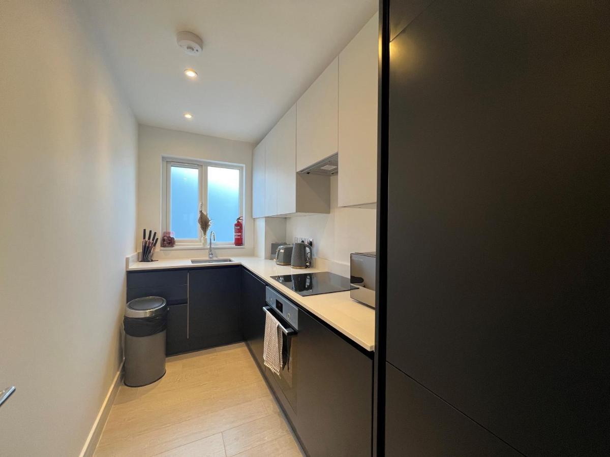 Star London Station Road 3-Bed Haven Apartment Bagian luar foto